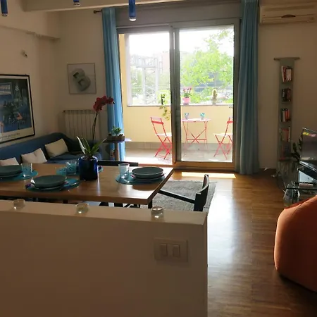 Bright And Lovely Private In Appartement